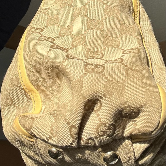 Authentic Gucci - Picture 4 of 12